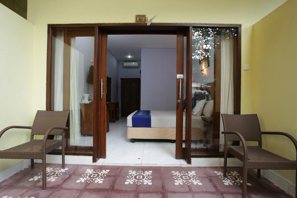 Готель Reddoorz @ Pantai Cemara Sanur Екстер'єр фото