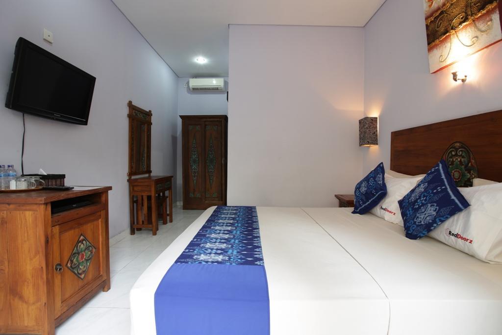 Готель Reddoorz @ Pantai Cemara Sanur Екстер'єр фото