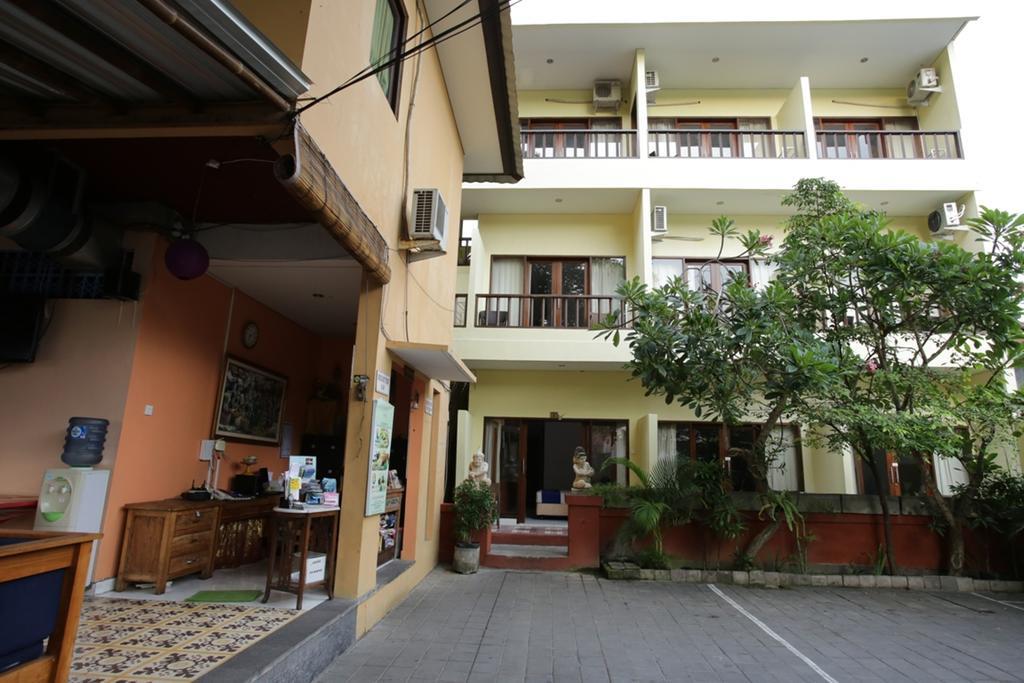 Готель Reddoorz @ Pantai Cemara Sanur Екстер'єр фото