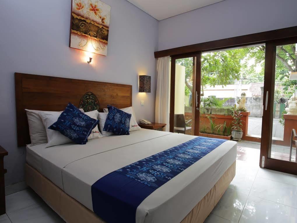 Готель Reddoorz @ Pantai Cemara Sanur Екстер'єр фото
