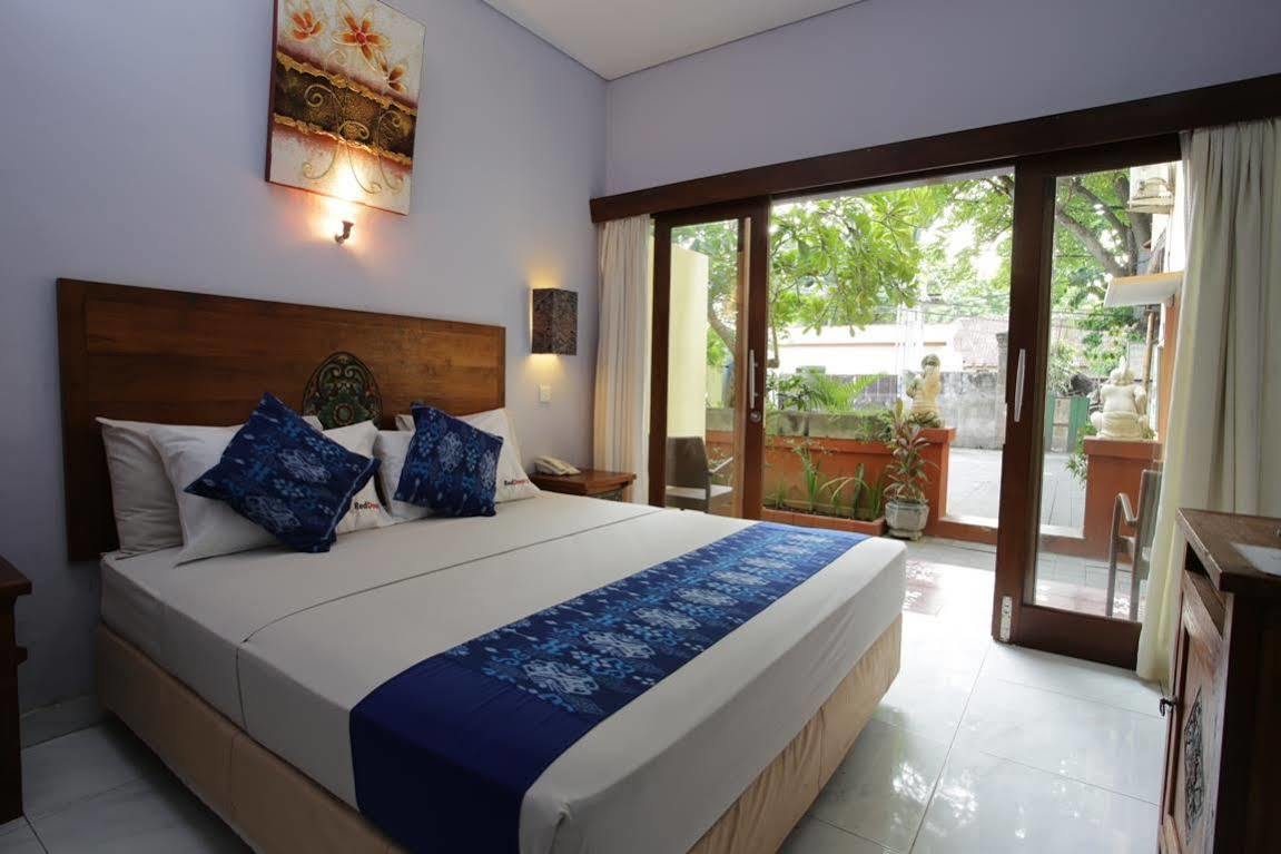 Готель Reddoorz @ Pantai Cemara Sanur Екстер'єр фото